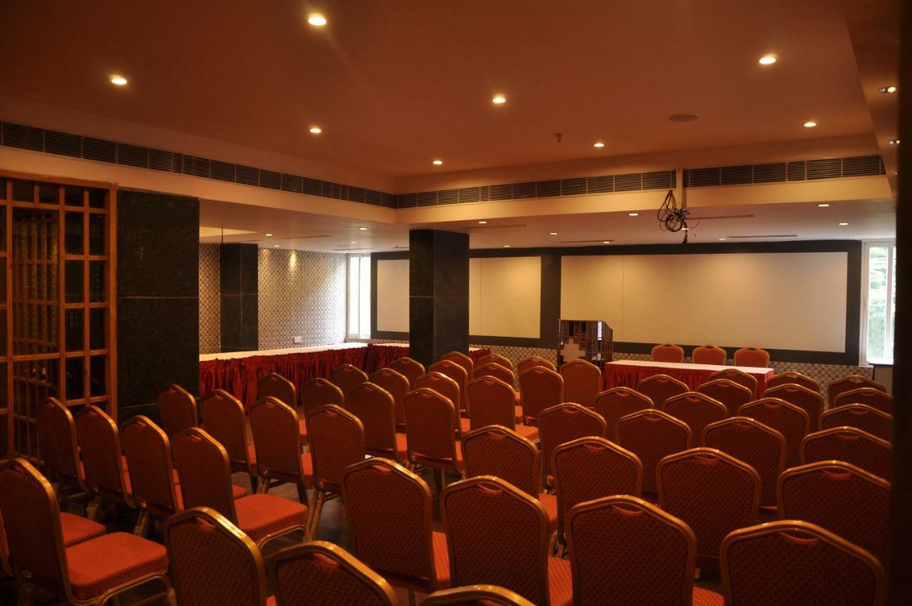 Krishna Residency Hotel วิเจยาวารา ภายนอก รูปภาพ