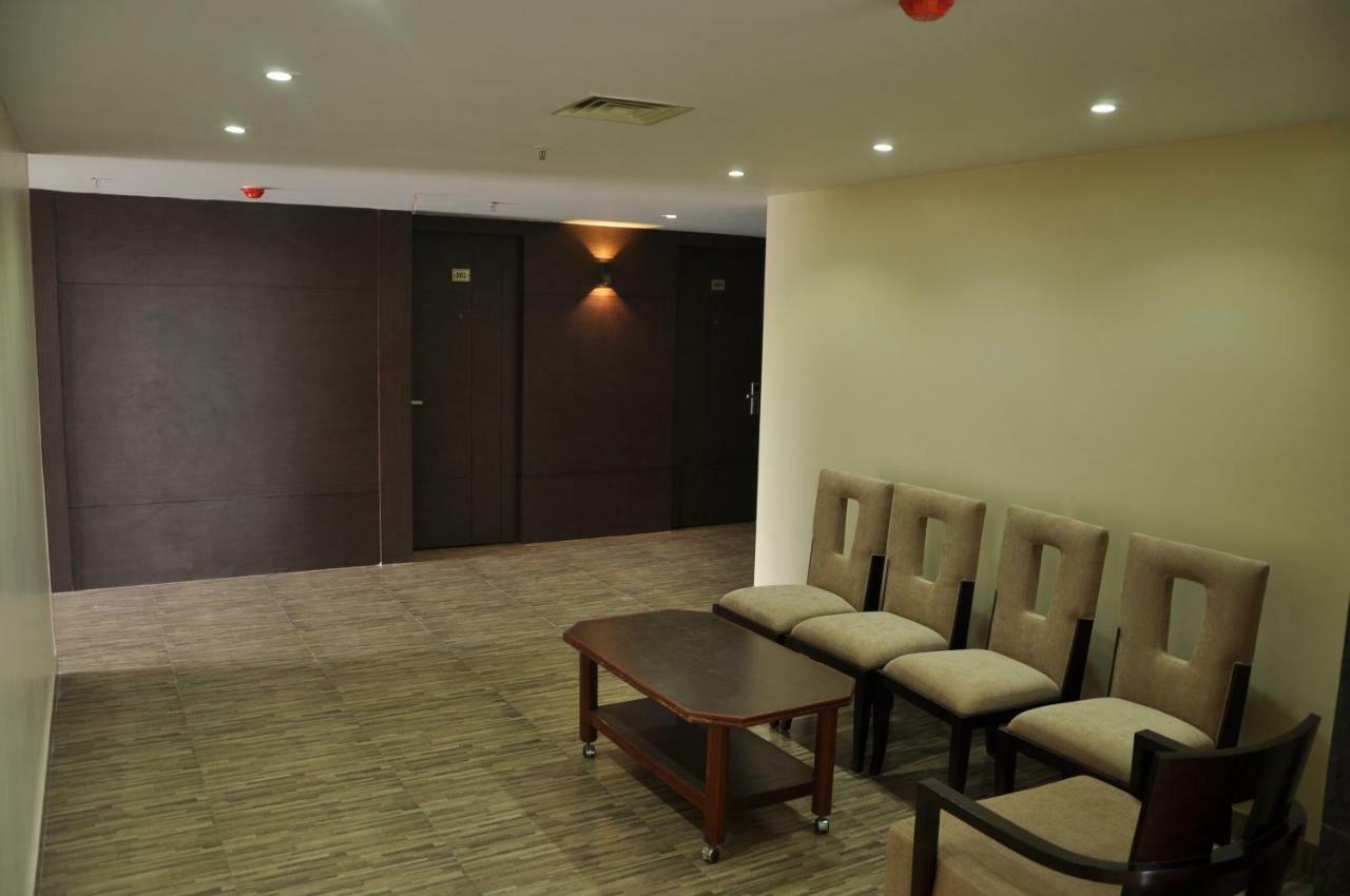 Krishna Residency Hotel วิเจยาวารา ภายนอก รูปภาพ