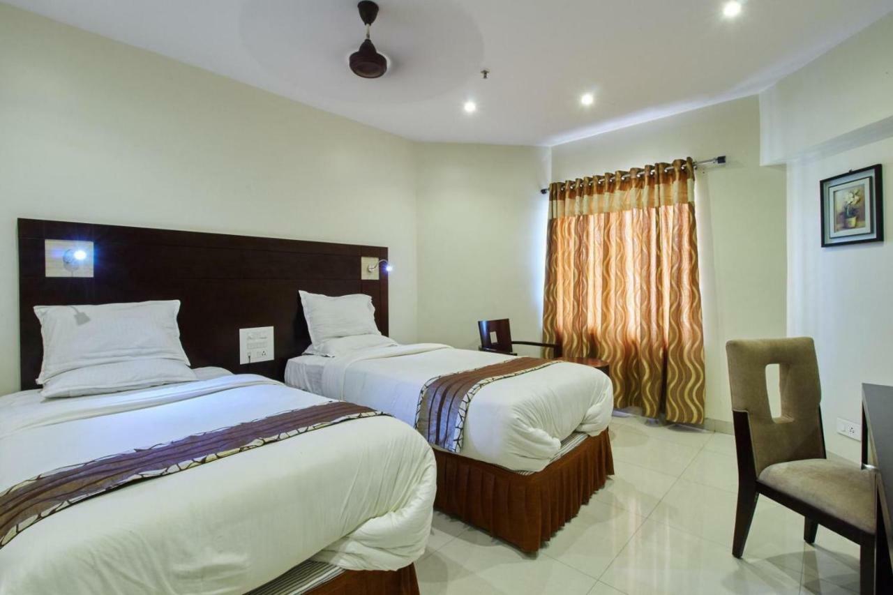 Krishna Residency Hotel วิเจยาวารา ภายนอก รูปภาพ